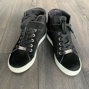 MOVING SALE 🔥 Guess sneakers